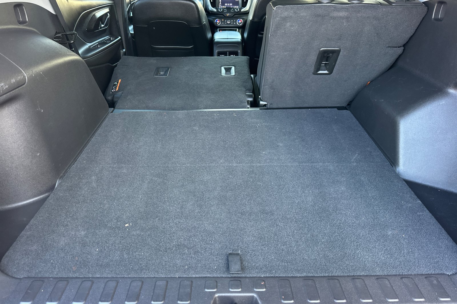 Used 2024 GMC Terrain SLT w/ Elevation Edition FWD image 18