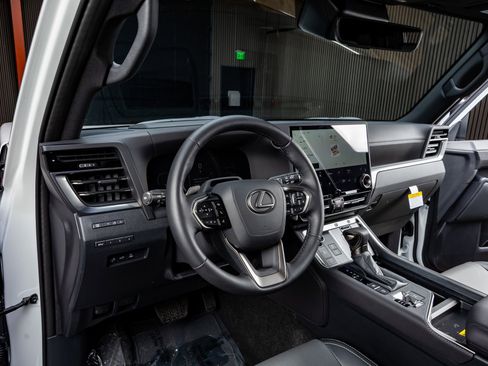 Used 2025 Lexus GX 550 550 Premium+ image 17