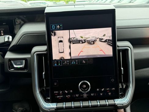 Used 2025 GMC Yukon XL Denali AWD/4WD image 14