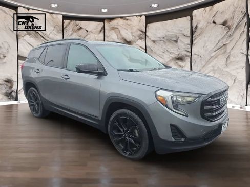Used 2020 GMC Terrain SLE w/ Driver Convenience Package AWD/4WD image 3
