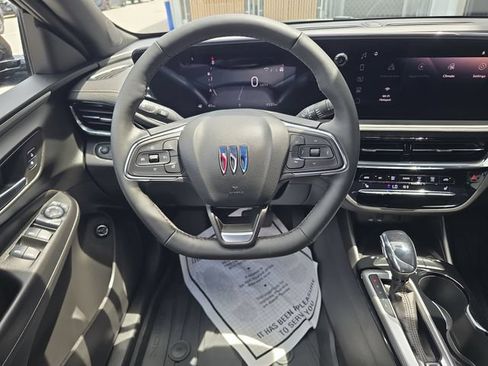 Certified 2025 Buick Envista Avenir FWD image 12