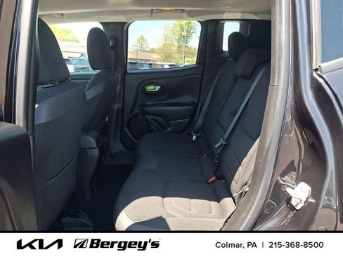 Used 2016 Jeep Renegade Latitude AWD/4WD image 12