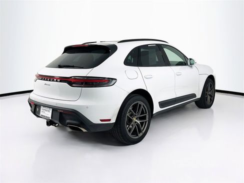 Certified 2025 Porsche Macan image 7