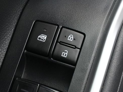 Used 2023 Toyota Highlander L AWD/4WD image 14
