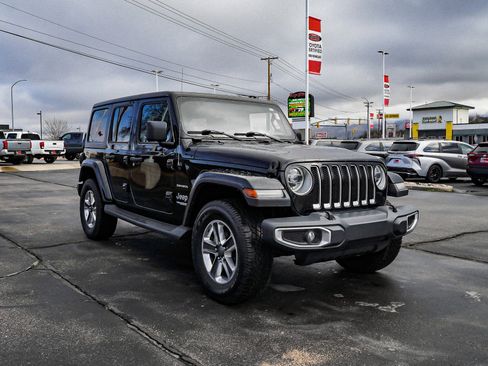 Used 2018 Jeep Wrangler Unlimited Sahara image 2