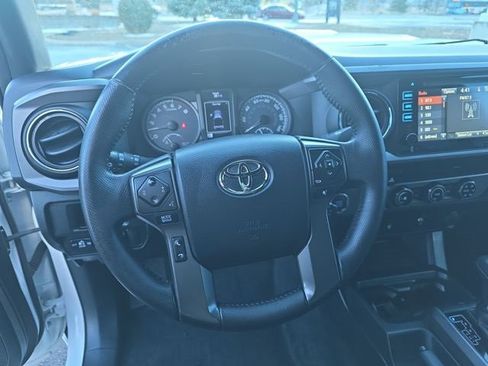 Used 2017 Toyota Tacoma 2WD Double Cab image 14