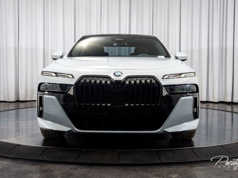 Used 2023 BMW 740i 740i w/ Parking Assistance Package image 3