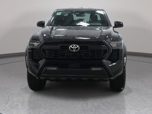 Certified 2025 Toyota Tacoma TRD Off-Road image 2