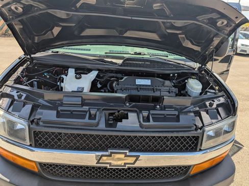 Used 2018 Chevrolet Express 2500 w/ Driver Convenience Package image 33