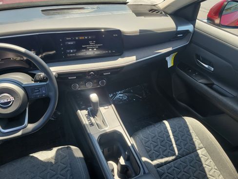 Used 2025 Nissan Kicks SV w/ Charging Package AWD/4WD image 13