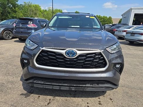 Used 2020 Toyota Highlander XLE AWD/4WD image 2