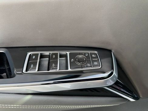 Used 2025 Cadillac Escalade ESV Sport Platinum w/ LPO, ONYX Package AWD/4WD image 39