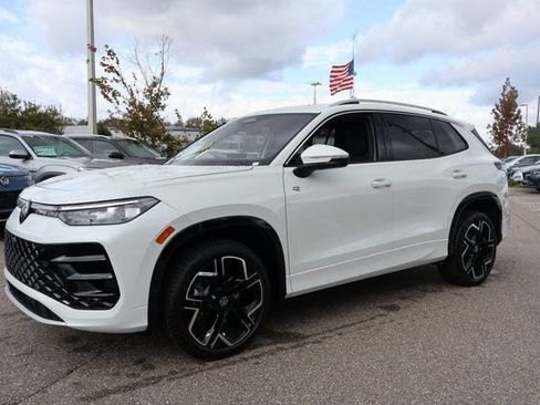 New 2026 Volkswagen Tiguan SEL R-Line image 3