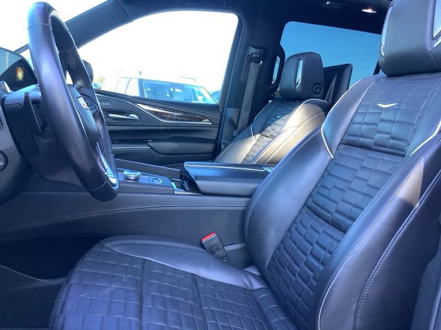 Used 2024 Cadillac Escalade Sport Platinum w/ LPO, ONYX Package AWD/4WD image 18