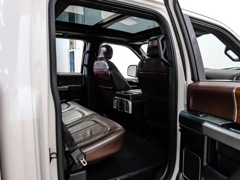 Used 2015 Ford F150 Platinum w/ Equipment Group 701A Luxury AWD/4WD image 46
