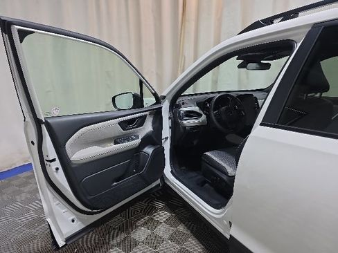 Certified 2025 Subaru Forester Premium AWD/4WD image 11