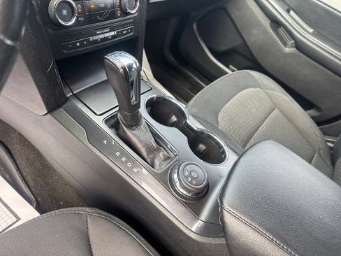 Used 2017 Ford Explorer XLT AWD/4WD image 24