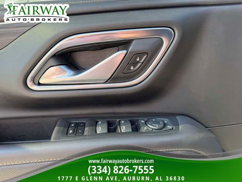 Used 2022 GMC Yukon XL SLT w/ SLT Premium Package AWD/4WD image 16
