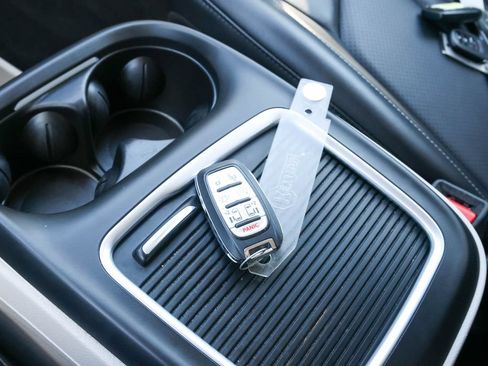 Used 2024 Chrysler Pacifica Touring-L FWD image 14