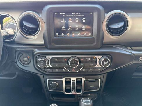 Used 2019 Jeep Wrangler Unlimited Sport S AWD/4WD image 28
