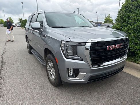 Used 2023 GMC Yukon SLE AWD/4WD image 2