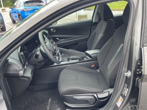 Used 2024 Hyundai Elantra SEL FWD image 9