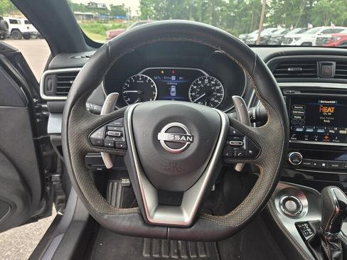 Used 2023 Nissan Maxima SR w/ Sport Mat Group FWD image 9