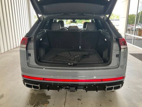 Used 2024 Volkswagen Atlas Cross Sport SEL R-Line AWD/4WD image 19