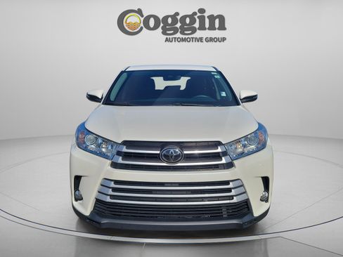 Used 2017 Toyota Highlander LE image 6