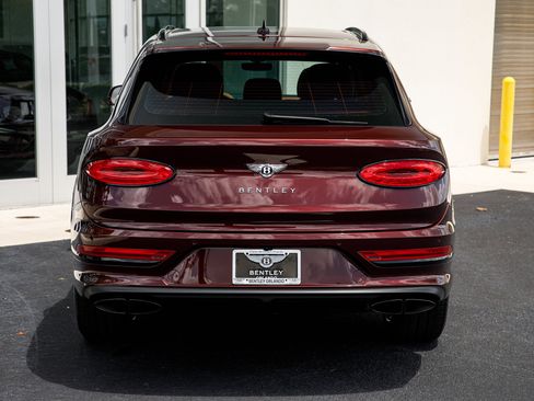 Used 2023 Bentley Bentayga Extended Wheelbase AWD/4WD image 15