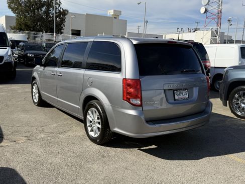 Used 2019 Dodge Grand Caravan SXT image 9