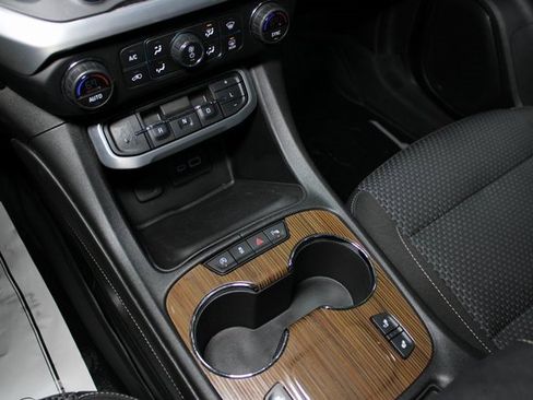 Used 2020 GMC Acadia SLE w/ Driver Convenience Package image 29