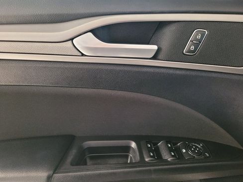 Used 2020 Ford Fusion SE FWD image 27