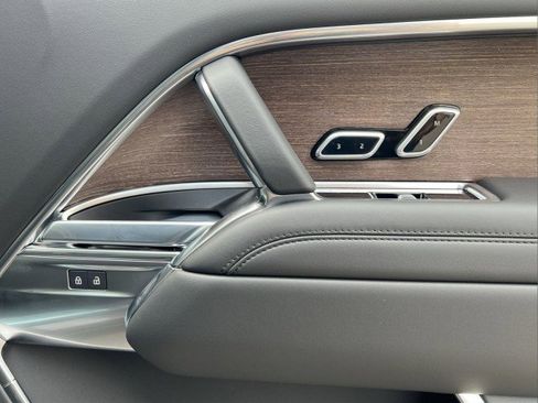 New 2025 Land Rover Range Rover SE image 26