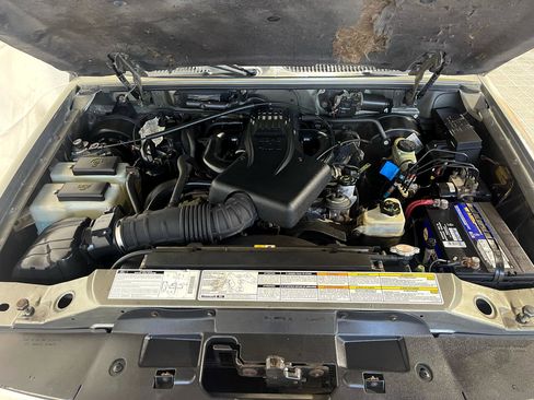 Used 2000 Ford Explorer Eddie Bauer image 28