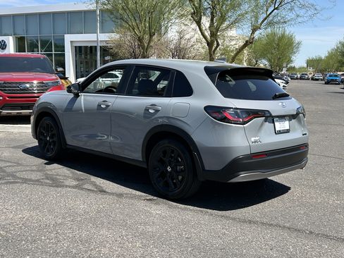 Used 2025 Honda HR-V Sport image 3