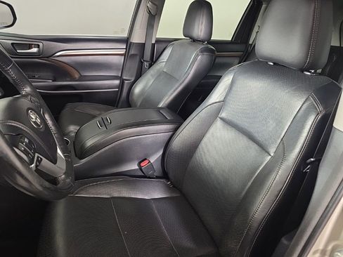Used 2014 Toyota Highlander Limited Platinum AWD/4WD image 16