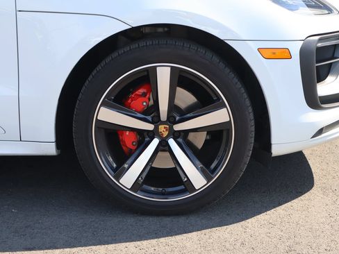 Certified 2024 Porsche Macan S AWD/4WD image 28