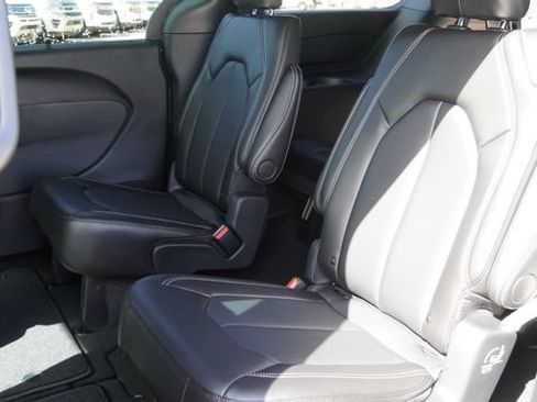 New 2026 Chrysler Pacifica Select FWD image 13