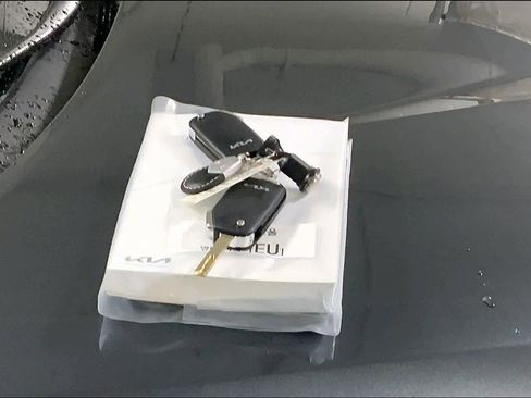 Used 2025 Kia Soul LX w/ LX Technology Package FWD image 14