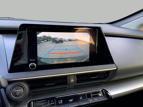 Used 2025 Toyota Prius LE FWD image 27
