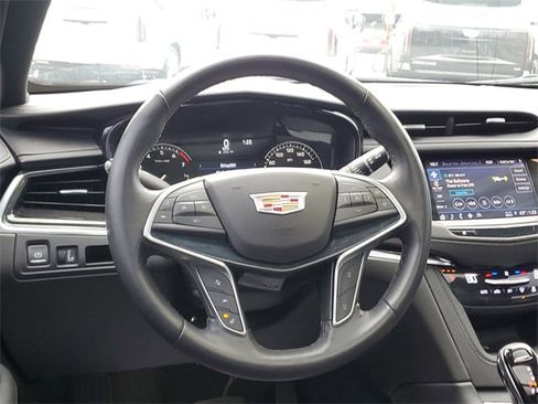 Certified 2022 Cadillac XT5 Premium Luxury image 10