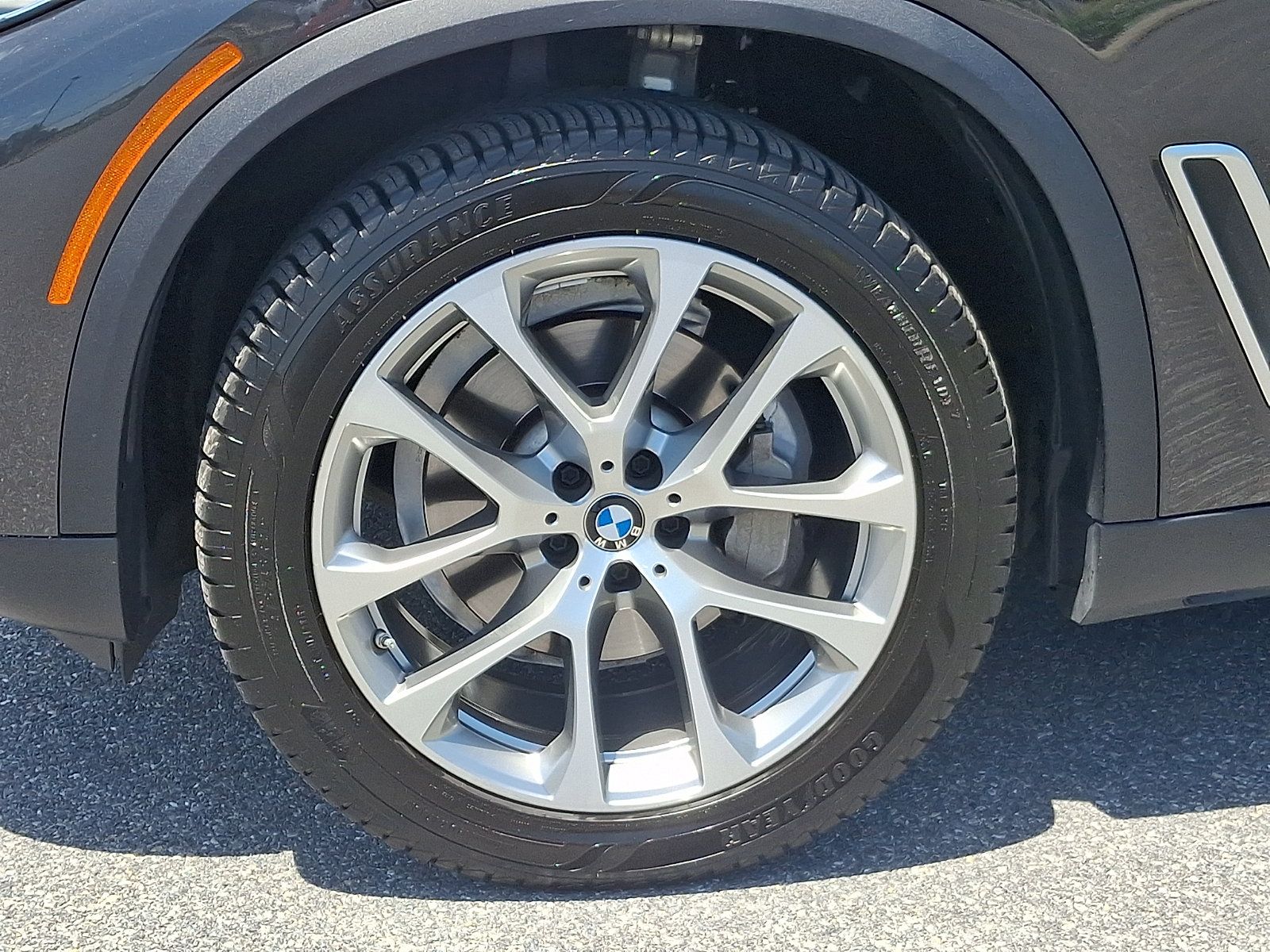 Used 2023 BMW X5 xDrive40i w/ Premium Package AWD/4WD image 9