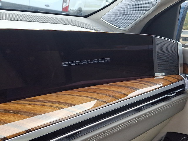 Used 2025 Cadillac Escalade ESV Sport Platinum w/ LPO, ONYX Package AWD/4WD image 17