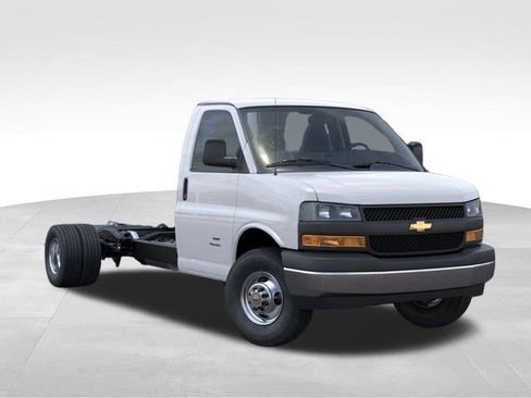 New 2026 Chevrolet Express 3500 image 7