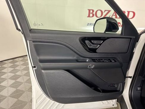 New 2025 Lincoln Aviator Premiere image 15