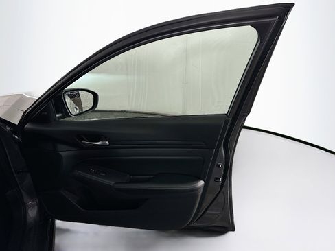 Used 2025 Nissan Altima 2.5 SV image 30