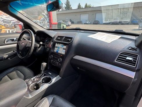 Used 2017 Ford Explorer XLT w/ Equipment Group 202A image 16