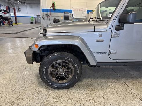 Used 2017 Jeep Wrangler Unlimited Sahara image 11