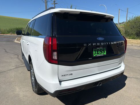 Used 2025 Ford Expedition Active AWD/4WD image 13